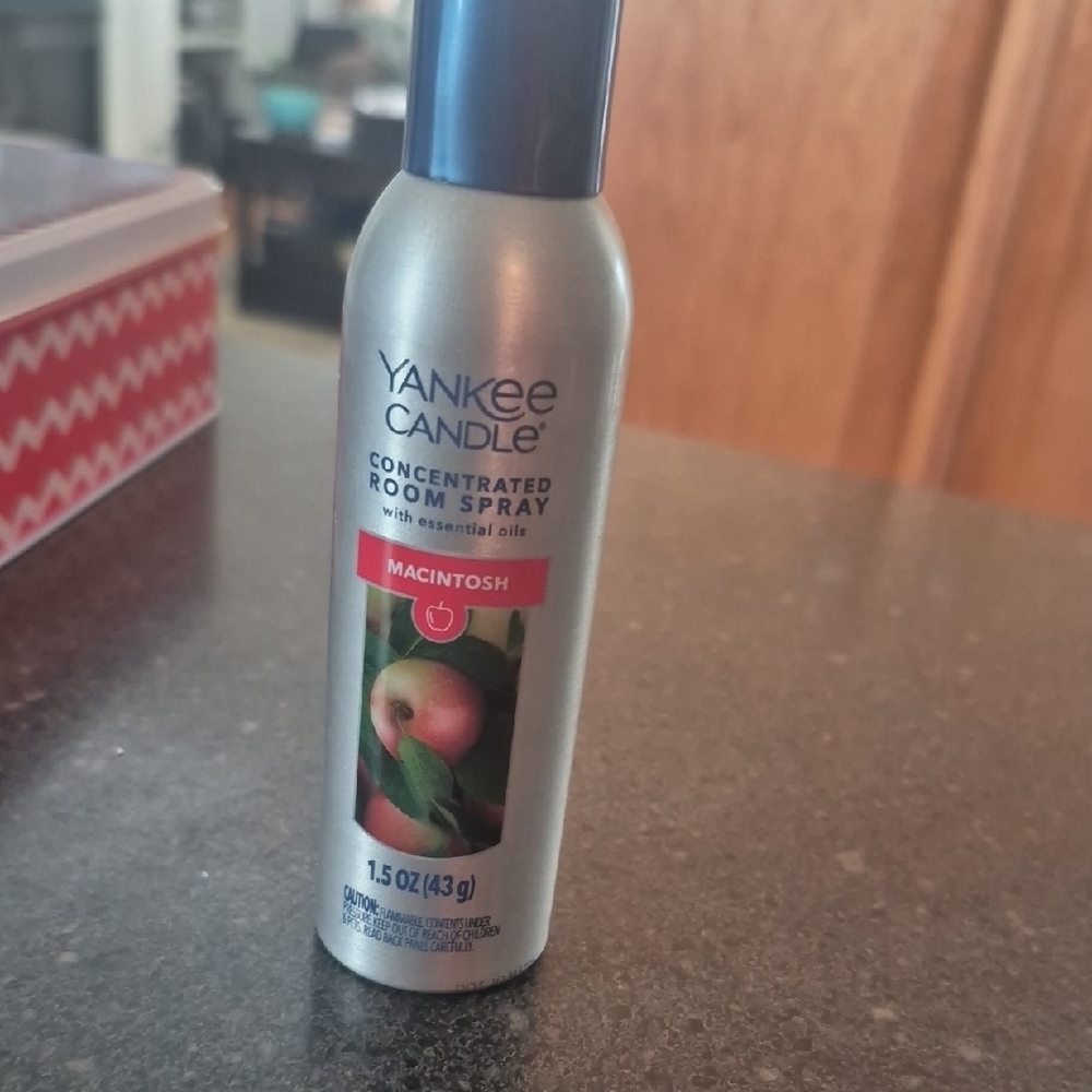 Yankee Candle Macintosh Scented Room Spray with Silver Bottle